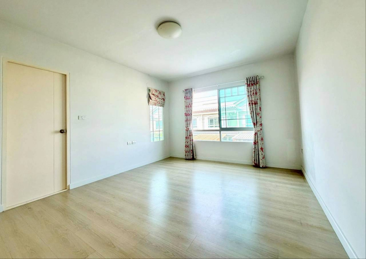 For SaleTownhomeNonthaburi, Bang Yai, Bangbuathong : Selling below cost! Indy (Bang Yai - opposite Westgate) Townhouse like new, 2 bedrooms, 3 bathrooms, 2 parking spaces.