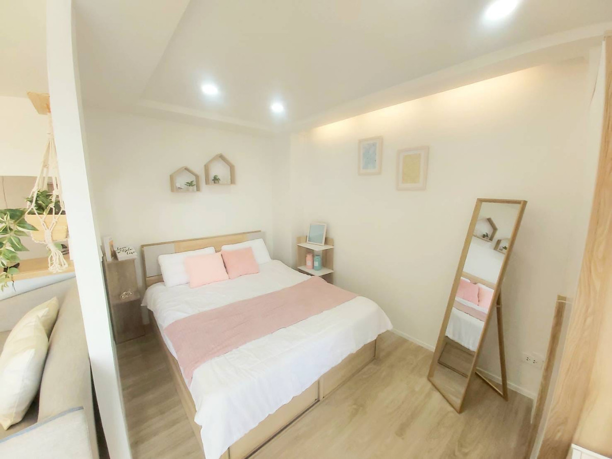 ขายคอนโดลาดกระบัง สุวรรณภูมิ : ขายด่วน  คอนโดกรีนเพลสรอยัลปาร์ค ชั้น 8 ตึก A ราคา 1.4 ล้านบาท