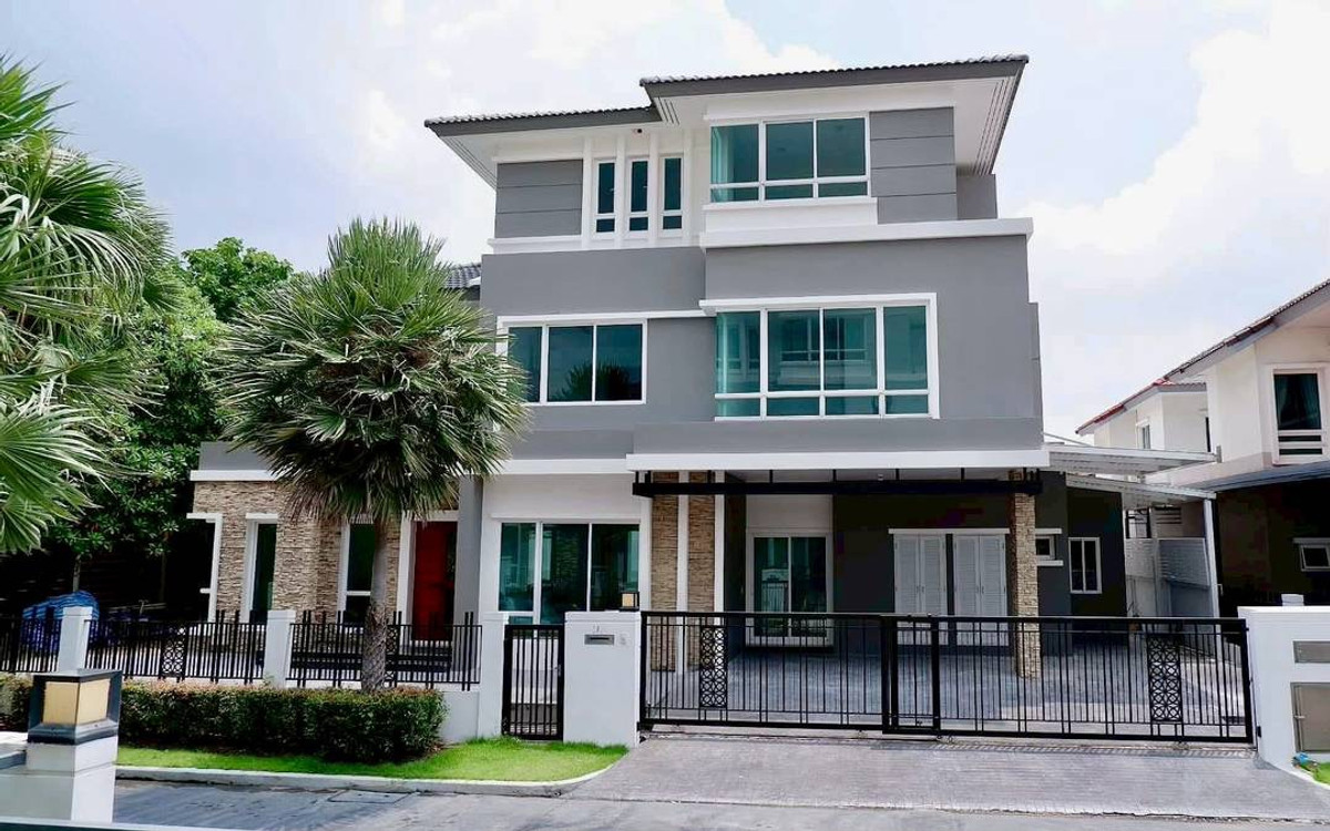 ให้เช่าบ้านพัฒนาการ ศรีนครินทร์ : 🩷🏠🩷 ให้เช่าบ้านเดี่ยวหรู 3 ชั้น  Grand Bangkok Boulevard RAMA 9-Srinakarin พร้อมเฟอร์นิเจอร์บิ้วท์อิน รีโนเวทใหม่ทั้งหลัง 👍👍👍