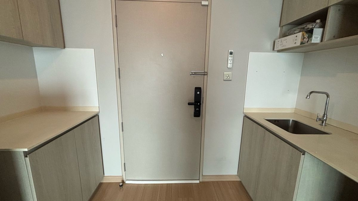 CondoRatchathewi,Phayathai : Lumpini Suite Dindaeng Ratchaprarop【𝐒𝐄𝐋𝐋 & 𝐑𝐄𝐍𝐓】🔥Simple and warm with light wood tones, adding coziness to every relaxing corner🔥 Contact Line ID: @hacondo