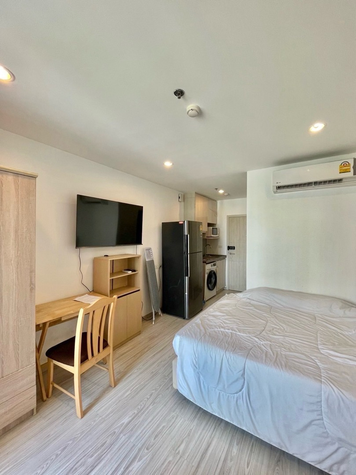 For RentCondoBang Sue, Wong Sawang, Tao Pun : Ideo Mobi Wong Sawang , studio room, 17th floor, size 21 sq m. , next to MRT Bang Son