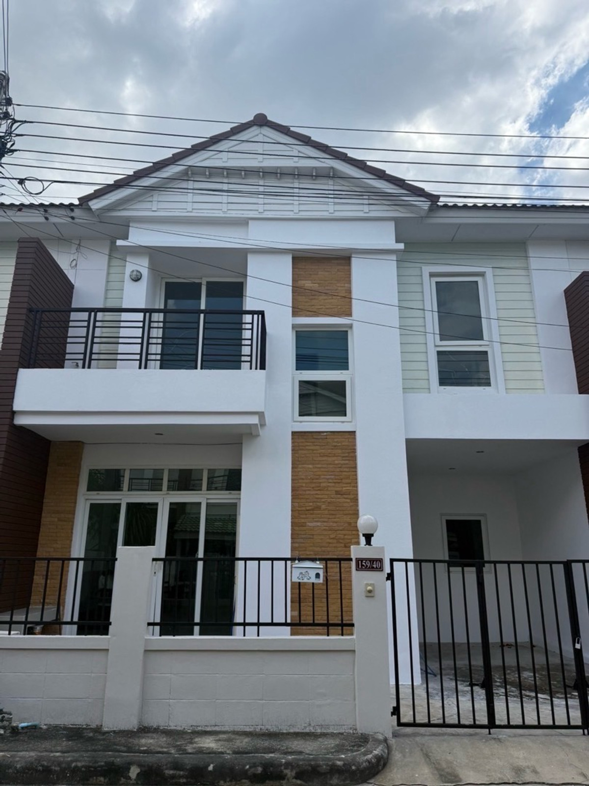 For RentTownhomeNonthaburi, Bang Yai, Bangbuathong : For rent, Thippiman Village, waterfront house, house in good condition, ready to move in. Near Central Westgate, near MRT