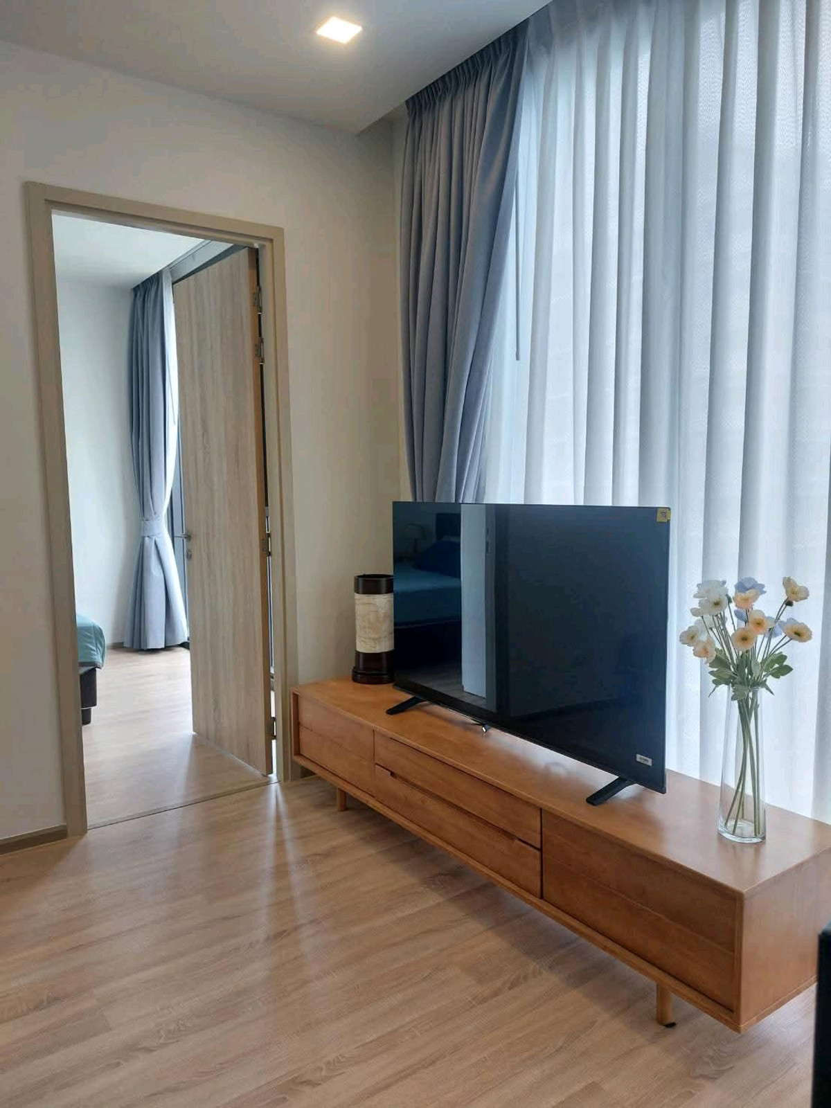 For RentCondoRatchathewi,Phayathai : 📍 Excellent location, near BTS Phaya Thai, only 650 meters, convenient to enter the city, near Airport Rail Link.