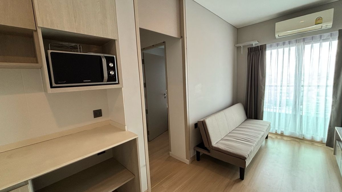 CondoRatchathewi,Phayathai : Lumpini Suite Dindaeng Ratchaprarop【𝐒𝐄𝐋𝐋 & 𝐑𝐄𝐍𝐓】🔥Simple and warm with light wood tones, adding coziness to every relaxing corner🔥 Contact Line ID: @hacondo