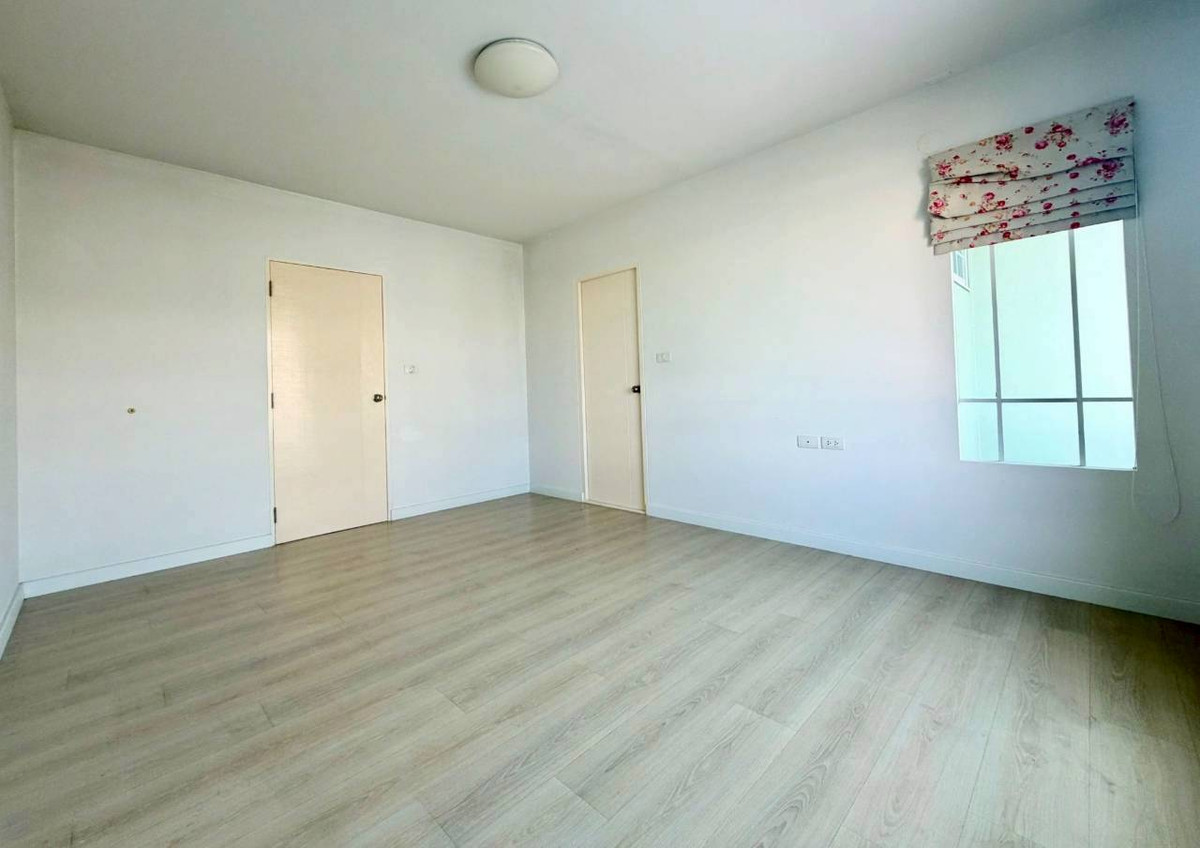 For SaleTownhomeNonthaburi, Bang Yai, Bangbuathong : Selling below cost! Indy (Bang Yai - opposite Westgate) Townhouse like new, 2 bedrooms, 3 bathrooms, 2 parking spaces.