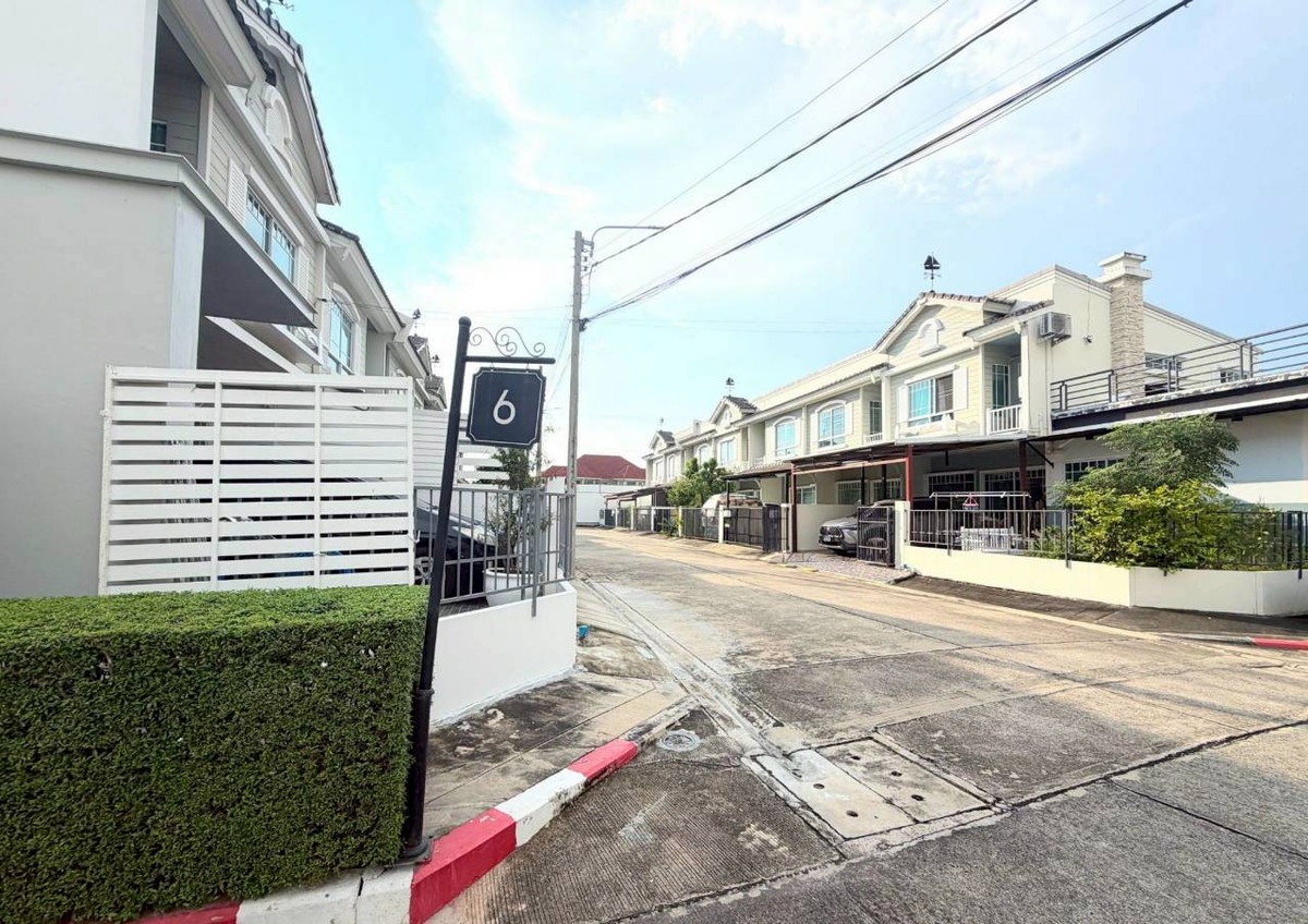 For SaleTownhomeNonthaburi, Bang Yai, Bangbuathong : Selling below cost! Indy (Bang Yai - opposite Westgate) Townhouse like new, 2 bedrooms, 3 bathrooms, 2 parking spaces.