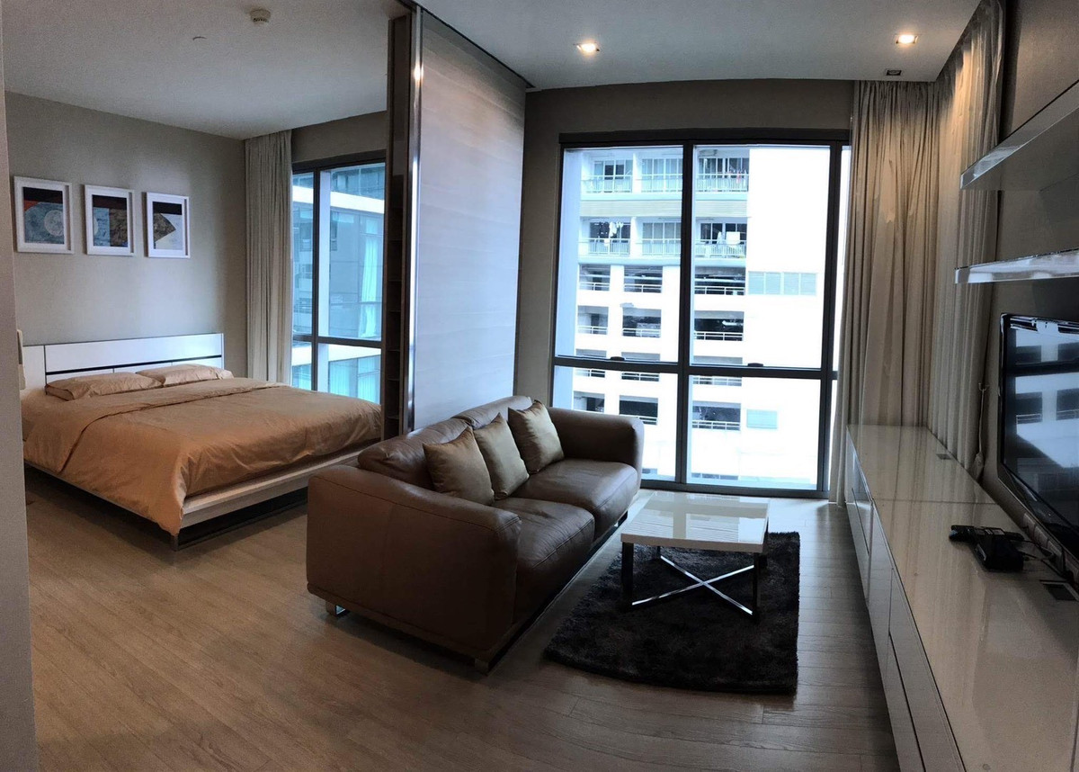 For SaleCondoSukhumvit, Asoke, Thonglor : Condo The Room Sukhumvit 21, convenient travel, close to BTS, shuttle available, fully furnished, ready for sale!
