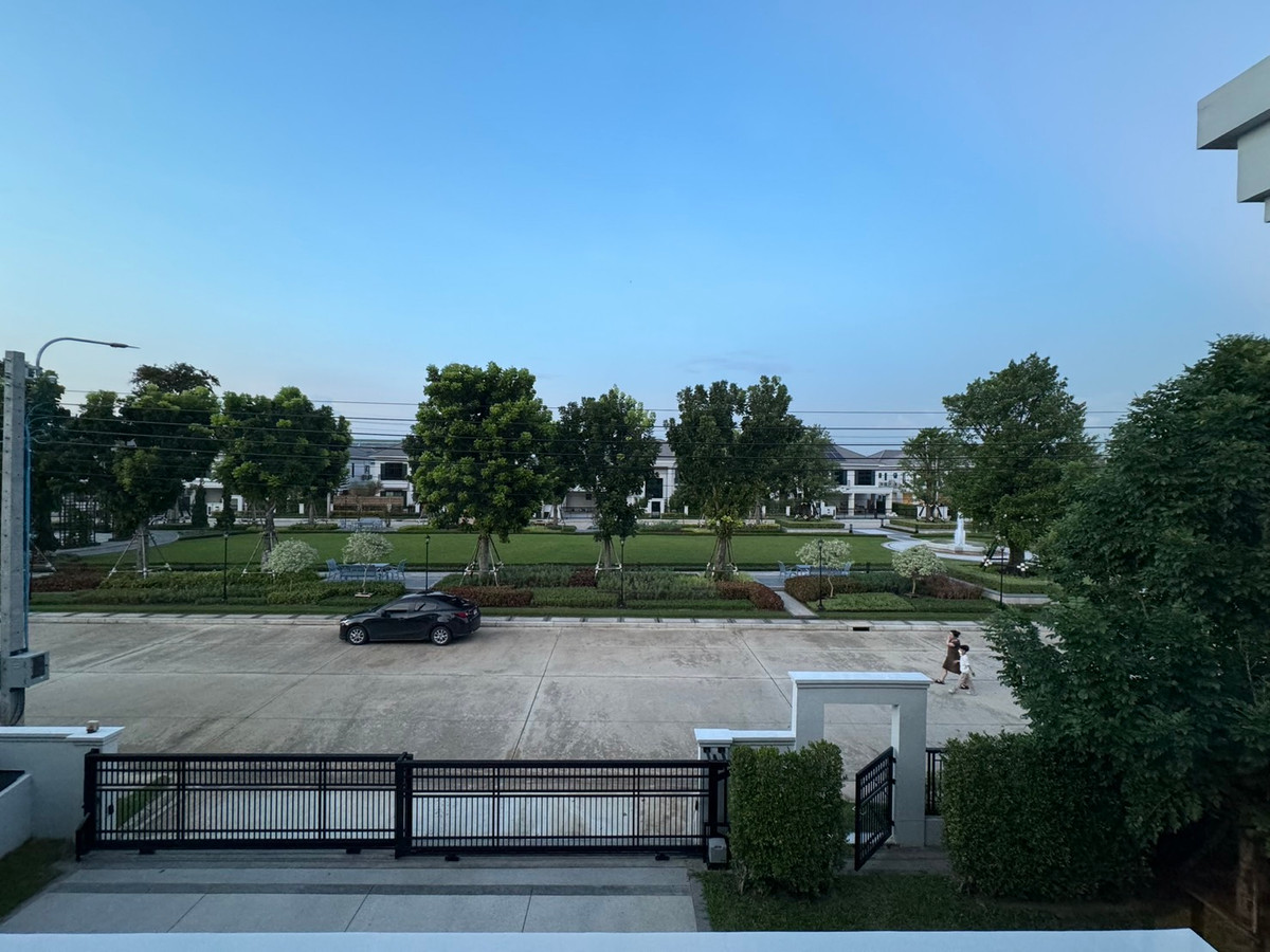 For RentHouseVipawadee, Don Mueang, Lak Si : Setthasiri Don Mueang, single house near the airport. Vacant and ready for rent You can inquire and make an appointment to view.