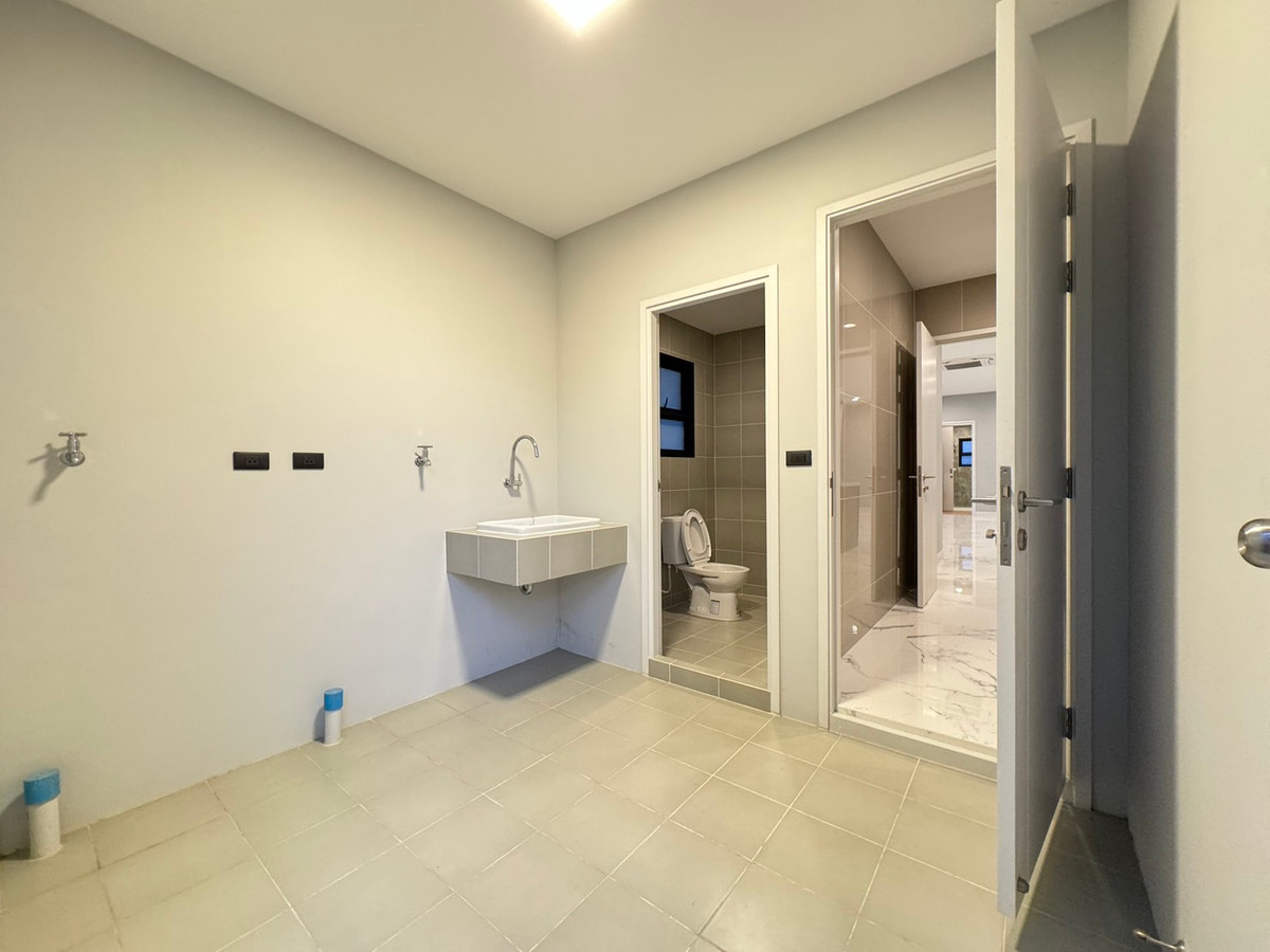 For RentHouseVipawadee, Don Mueang, Lak Si : Setthasiri Don Mueang, single house near the airport. Vacant and ready for rent You can inquire and make an appointment to view.