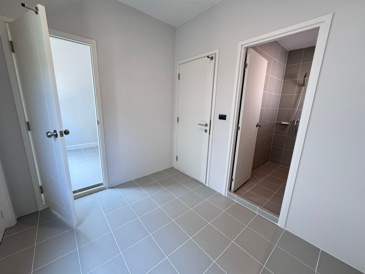 For RentHouseChaengwatana, Muangthong : Large detached house Setthasiri Ngamwongwarn new house ready for rent. Near Ngamwongswan Expressway