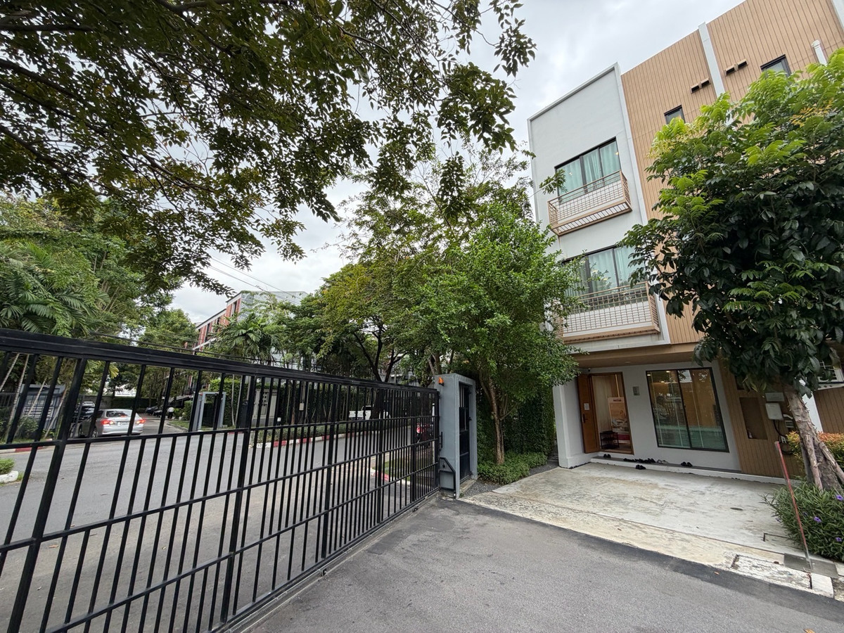 For SaleTownhomeNawamin, Ramindra : Luxurious 3-story townhome for sale, minimalist design - Siamese Kin Ramintra, large area 205 sq m | Complete functions equivalent to a single house Facing south, good wind, cool and comfortable.