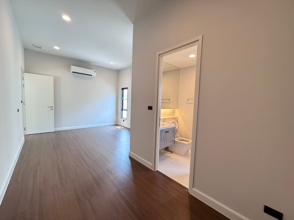 For RentHouseChaengwatana, Muangthong : Large detached house Setthasiri Ngamwongwarn new house ready for rent. Near Ngamwongswan Expressway