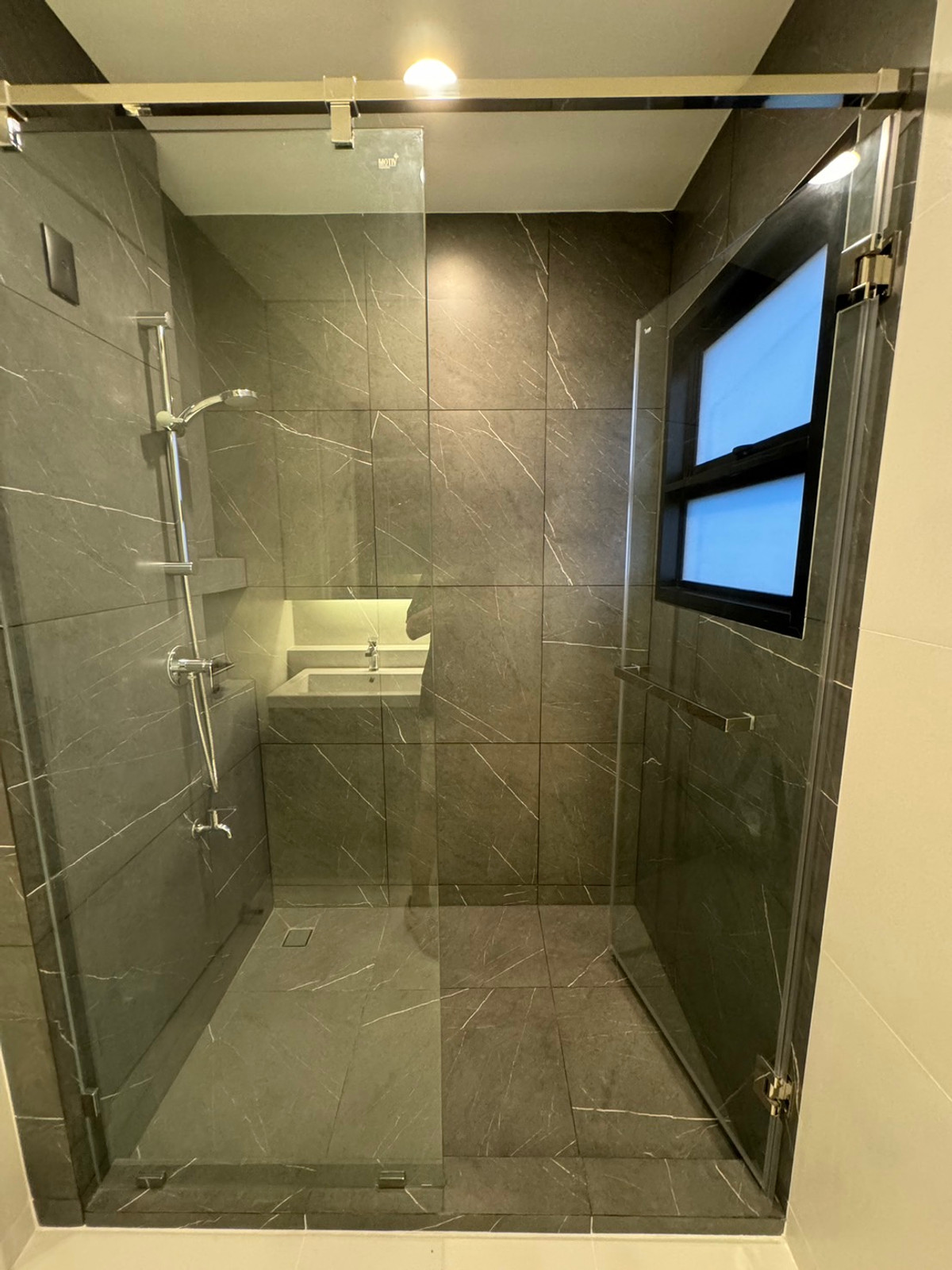 For RentHouseVipawadee, Don Mueang, Lak Si : Setthasiri Don Mueang, single house near the airport. Vacant and ready for rent You can inquire and make an appointment to view.