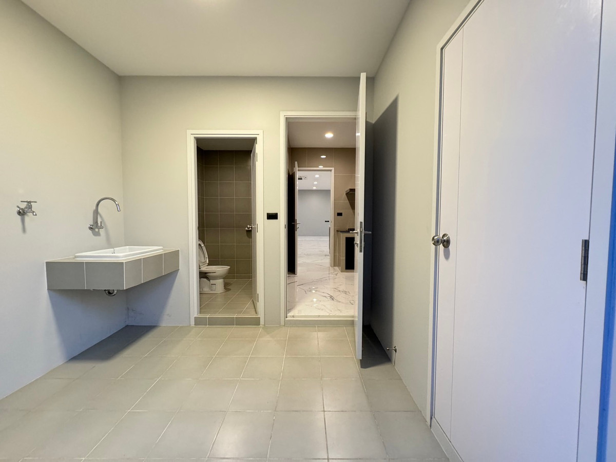 For RentHouseVipawadee, Don Mueang, Lak Si : Setthasiri Don Mueang, single house near the airport. Vacant and ready for rent You can inquire and make an appointment to view.