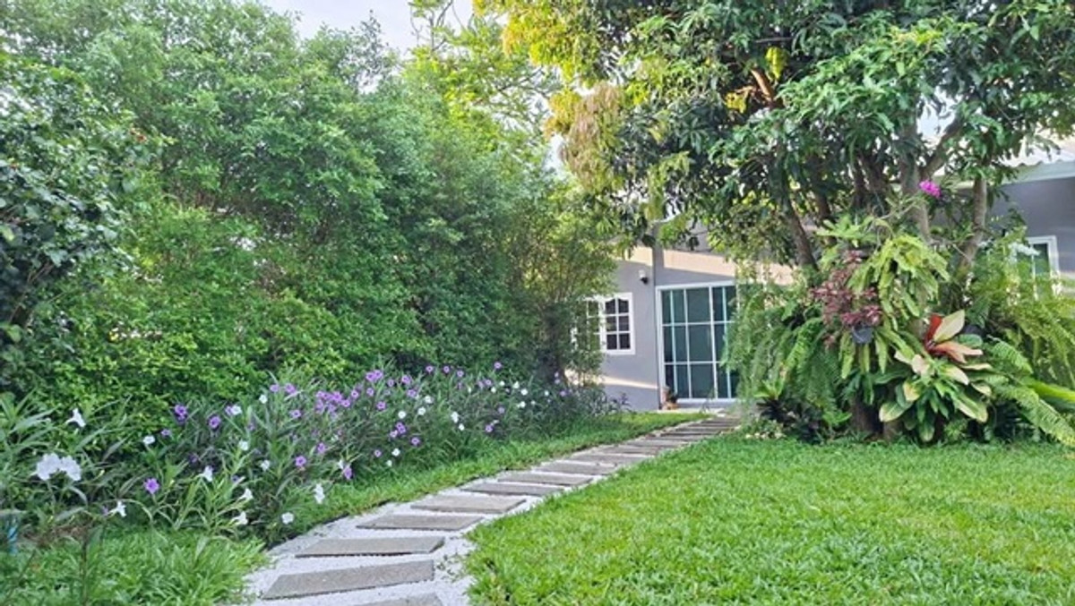 For RentHouseChachoengsao : Nikhom Gateway intersection Wat Kutchi 100 m. for rent luxurious single-story large house 100sq.wa.