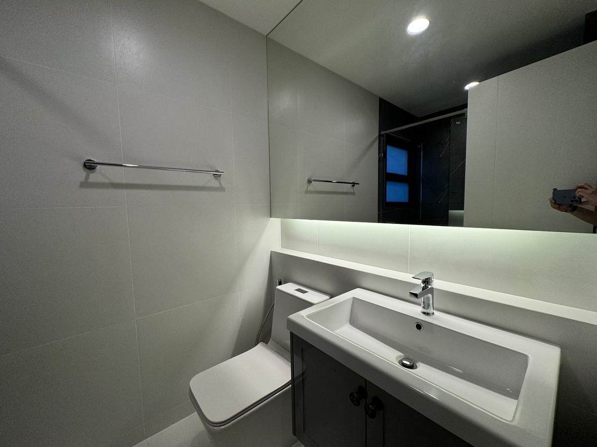 For RentHouseVipawadee, Don Mueang, Lak Si : Setthasiri Don Mueang, single house near the airport. Vacant and ready for rent You can inquire and make an appointment to view.