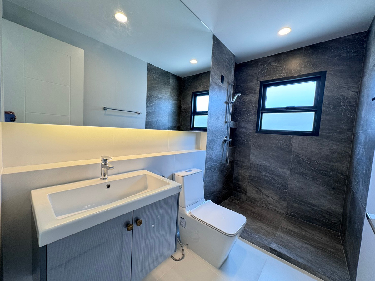 For RentHouseChaengwatana, Muangthong : Large detached house Setthasiri Ngamwongwarn new house ready for rent. Near Ngamwongswan Expressway