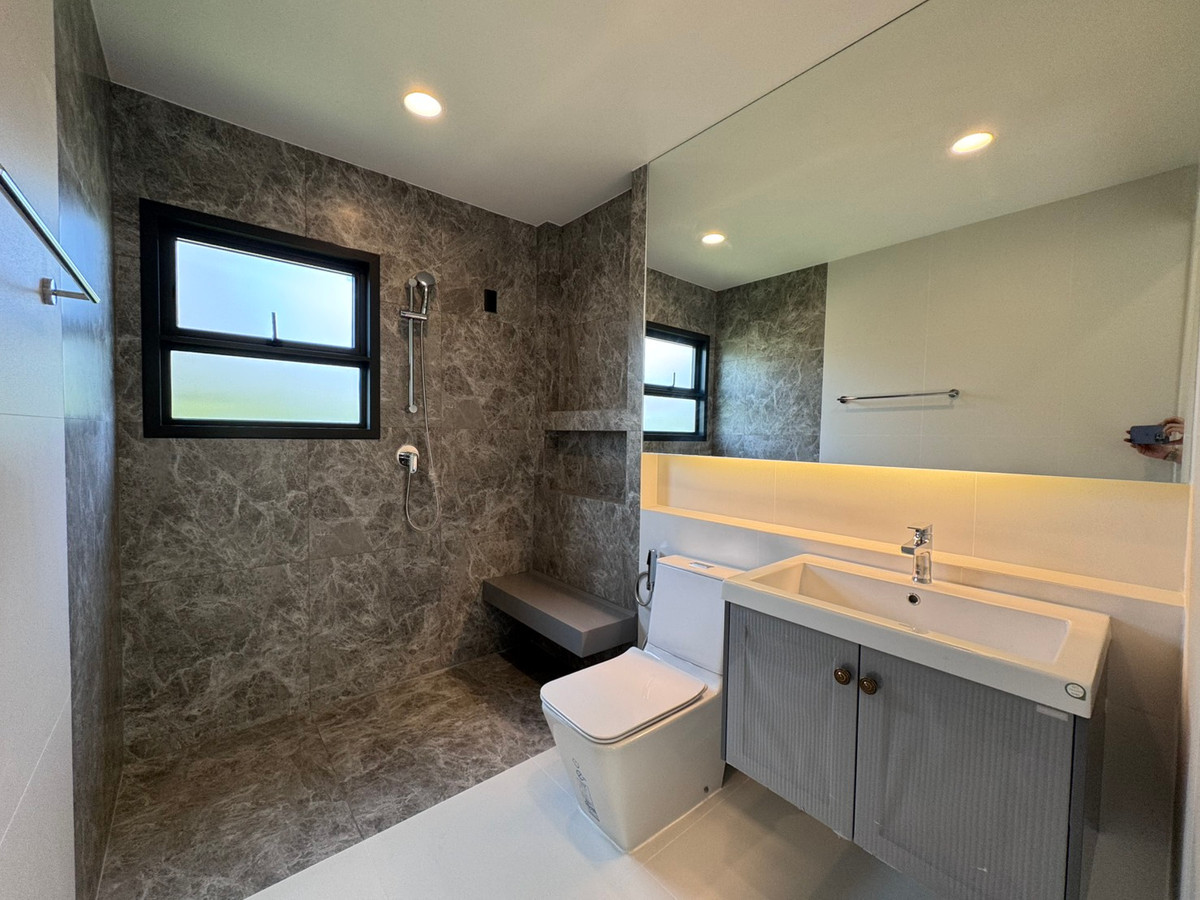 For RentHouseChaengwatana, Muangthong : Large detached house Setthasiri Ngamwongwarn new house ready for rent. Near Ngamwongswan Expressway