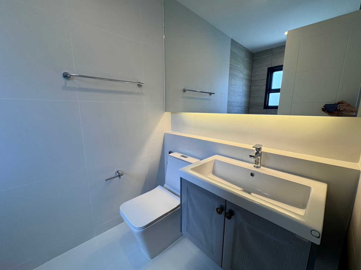 For RentHouseChaengwatana, Muangthong : Large detached house Setthasiri Ngamwongwarn new house ready for rent. Near Ngamwongswan Expressway