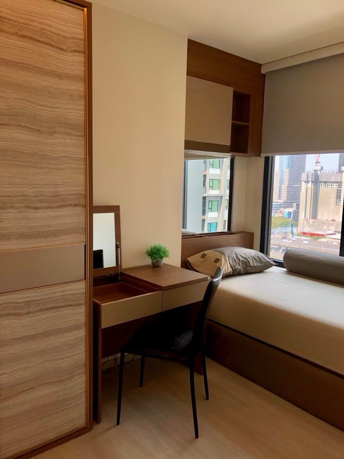 ขายคอนโดพระราม 9 เพชรบุรีตัดใหม่ RCA : Life Asoke 2BR 2Bath | 55 sq.m | High Floor | South Facing 🌇