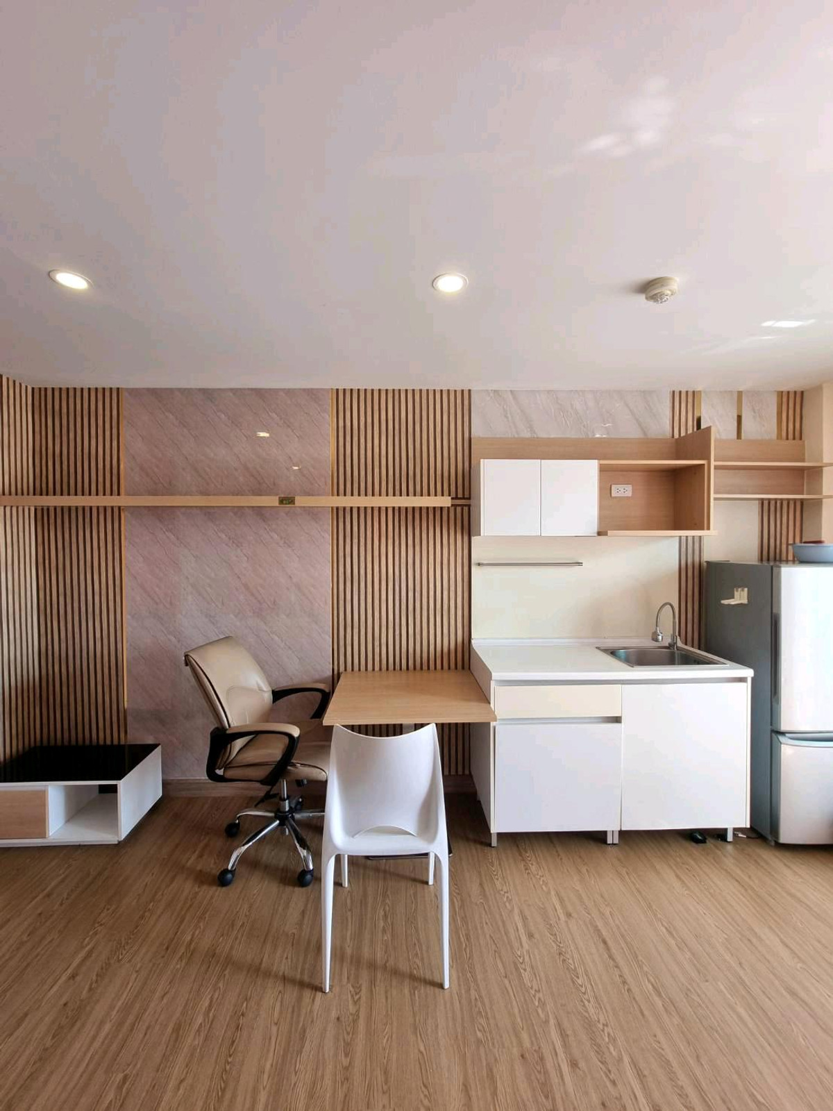 คอนโดบางนา แบริ่ง ลาซาล : แอมฟายน์ คอนโด บางนา ให้เช่ 8,000 บาท/เดือน 1 นอน 1 น้ำ 31 ตรว.