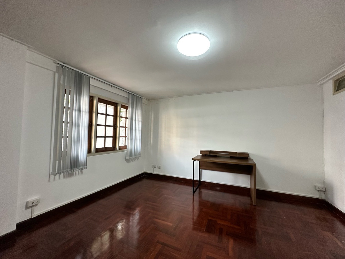 For RentTownhomeSukhumvit, Asoke, Thonglor : 3-Bed Townhome for Rent in Thonglor area, next to Samitivej Hospital. Ready to move in Jan, 2026