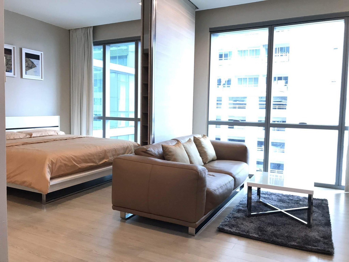For SaleCondoSukhumvit, Asoke, Thonglor : Condo The Room Sukhumvit 21, convenient travel, close to BTS, shuttle available, fully furnished, ready for sale!