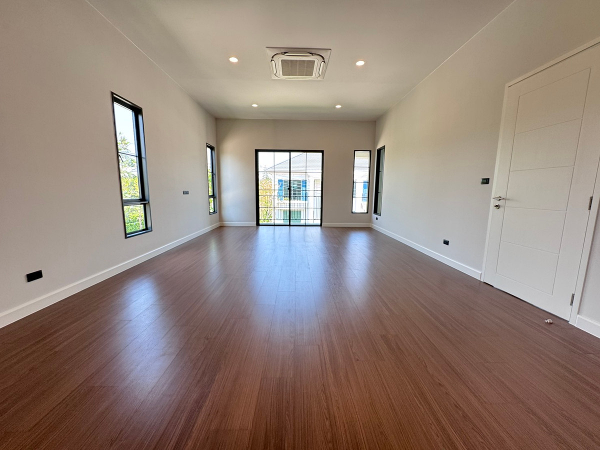 For RentHouseChaengwatana, Muangthong : Large detached house Setthasiri Ngamwongwarn new house ready for rent. Near Ngamwongswan Expressway