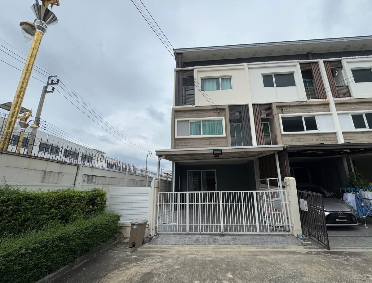 For RentTownhomeBangna, Bearing, Lasalle : Townhome for rent, Patio Bangna-Wongwaen, near Mega Bangna and Suvarnabhumi Airport.