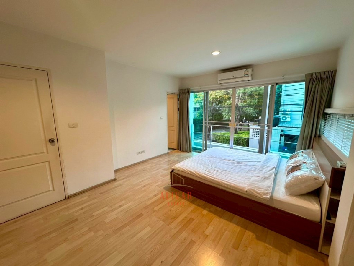 For RentTownhomePattanakan, Srinakarin : RH111925 Townhome for rent, 3 floors, corner unit at NOBLE CUBE PATTANAKARN.