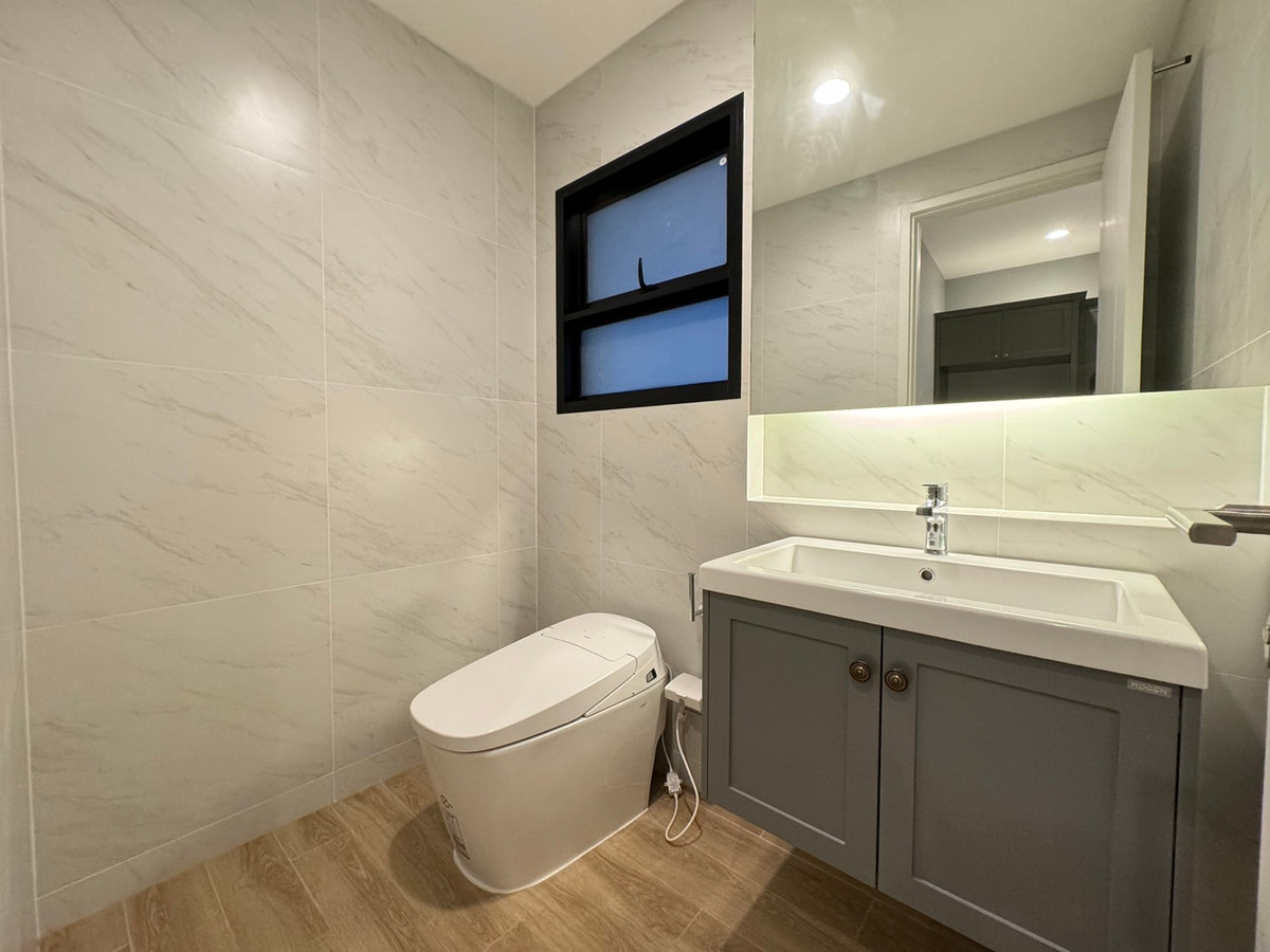 For RentHouseVipawadee, Don Mueang, Lak Si : Setthasiri Don Mueang, single house near the airport. Vacant and ready for rent You can inquire and make an appointment to view.