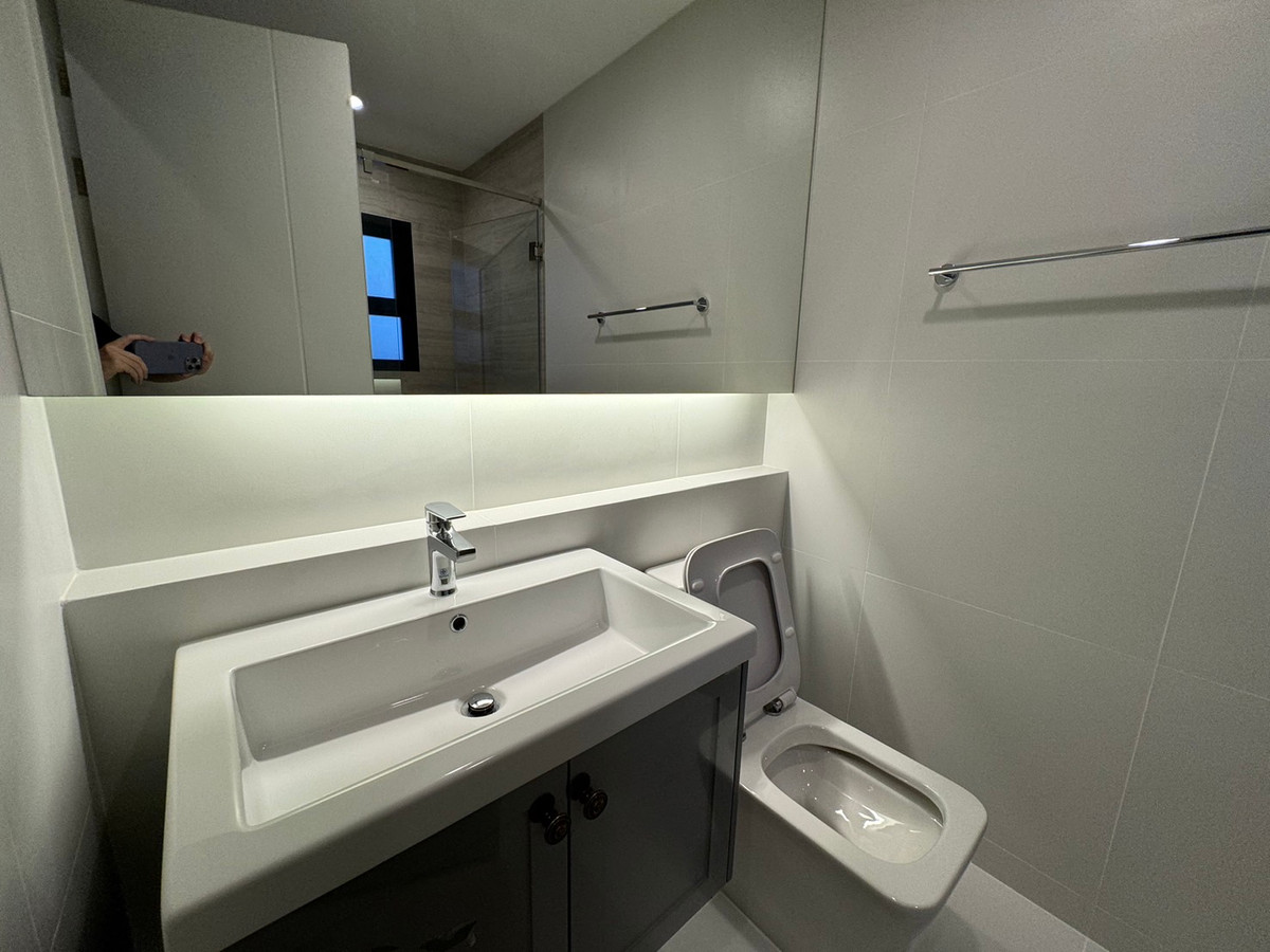 For RentHouseVipawadee, Don Mueang, Lak Si : Setthasiri Don Mueang, single house near the airport. Vacant and ready for rent You can inquire and make an appointment to view.