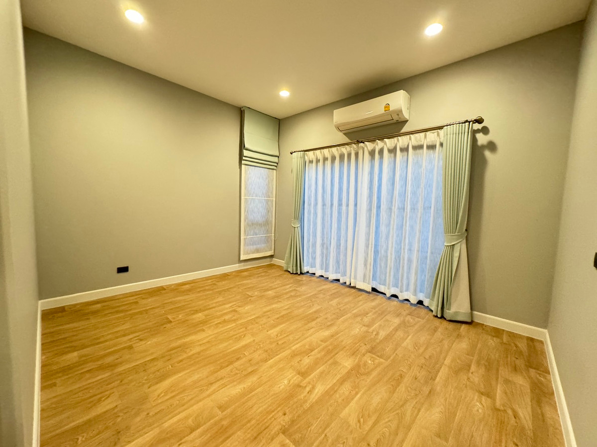 For RentHouseVipawadee, Don Mueang, Lak Si : Setthasiri Don Mueang, single house near the airport. Vacant and ready for rent You can inquire and make an appointment to view.