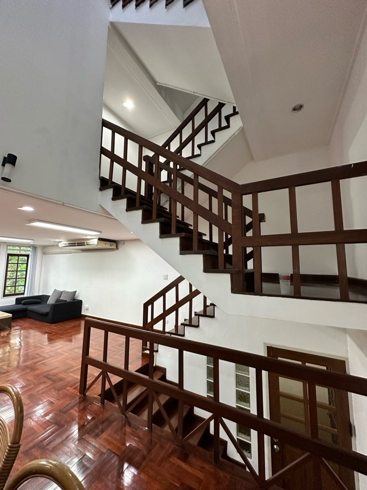 For RentTownhomeSukhumvit, Asoke, Thonglor : 3-Bed Townhome for Rent in Thonglor area, next to Samitivej Hospital. Ready to move in Jan, 2026