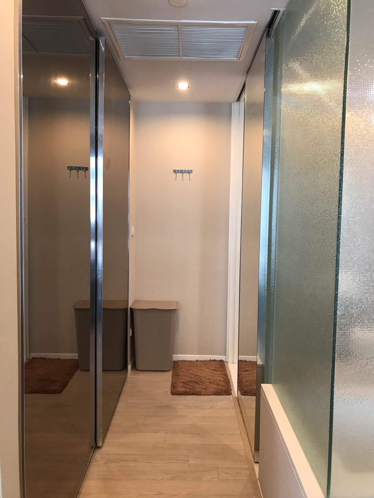 For SaleCondoSukhumvit, Asoke, Thonglor : Condo The Room Sukhumvit 21, convenient travel, close to BTS, shuttle available, fully furnished, ready for sale!