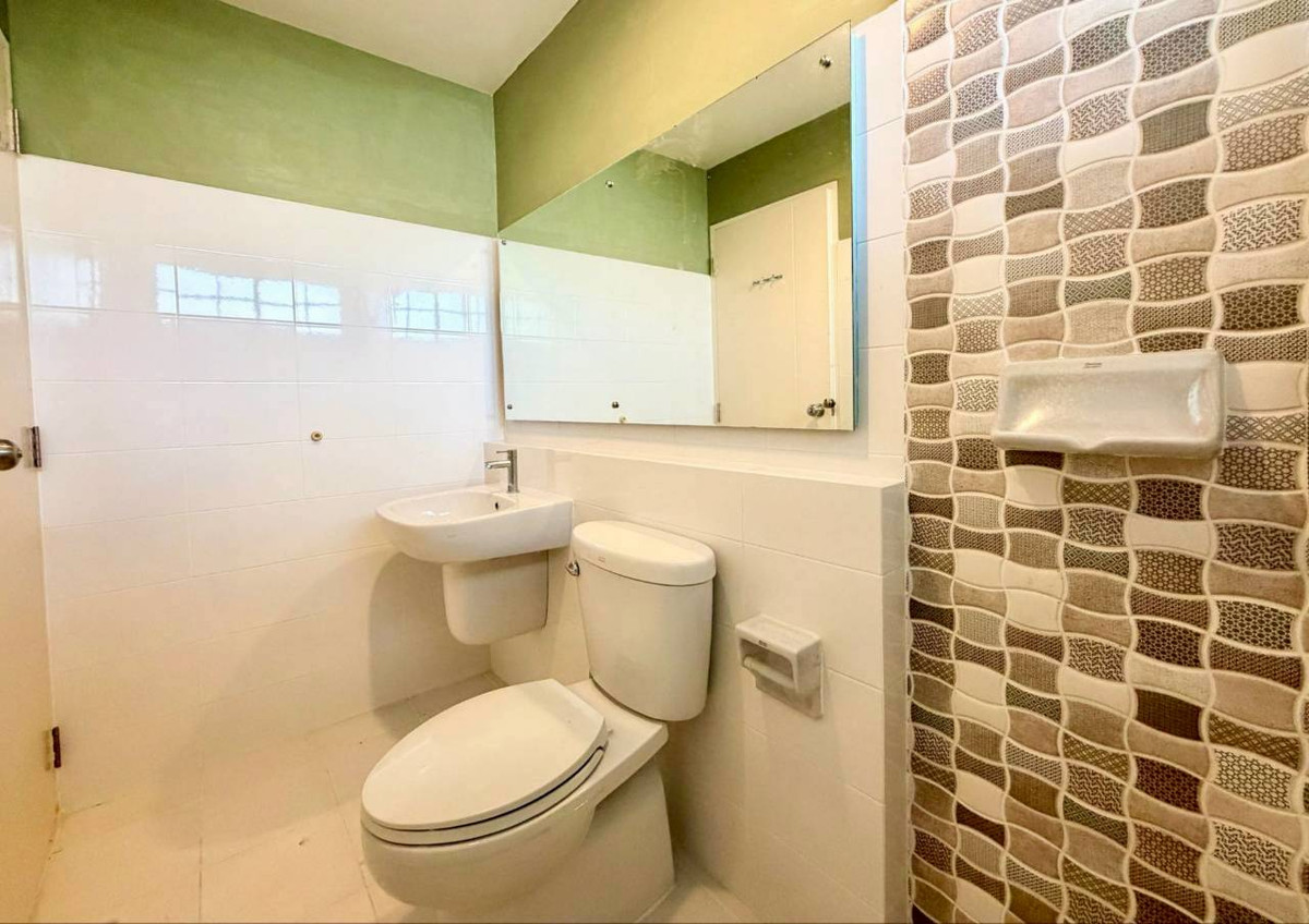 For SaleTownhomeNonthaburi, Bang Yai, Bangbuathong : Selling below cost! Indy (Bang Yai - opposite Westgate) Townhouse like new, 2 bedrooms, 3 bathrooms, 2 parking spaces.