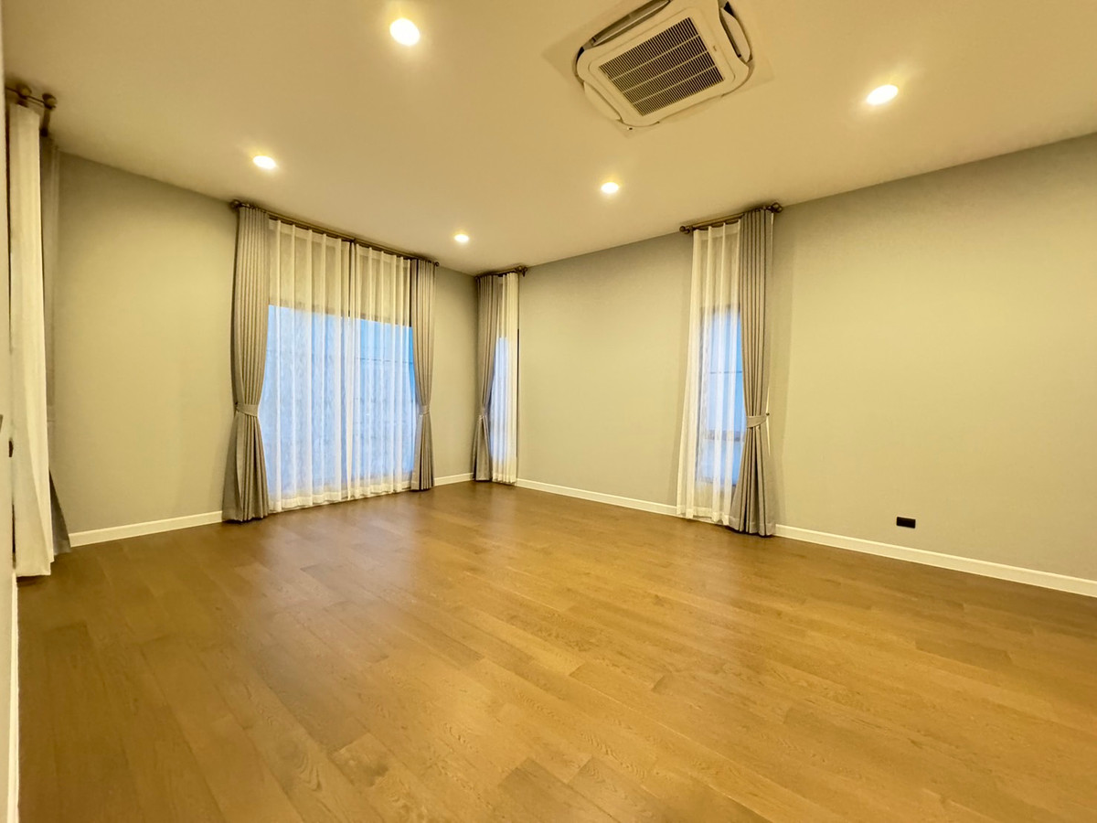 For RentHouseVipawadee, Don Mueang, Lak Si : Setthasiri Don Mueang, single house near the airport. Vacant and ready for rent You can inquire and make an appointment to view.