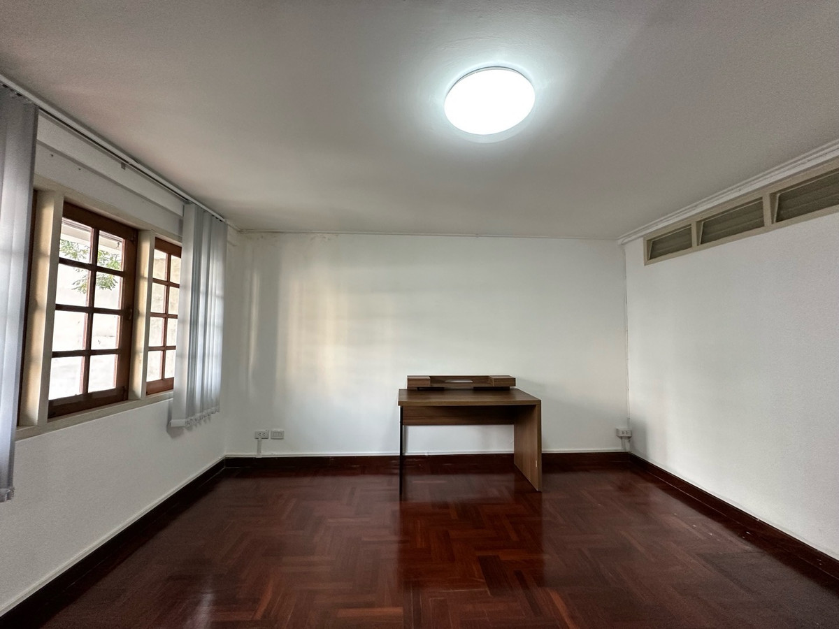 For RentTownhomeSukhumvit, Asoke, Thonglor : 3-Bed Townhome for Rent in Thonglor area, next to Samitivej Hospital. Ready to move in Jan, 2026