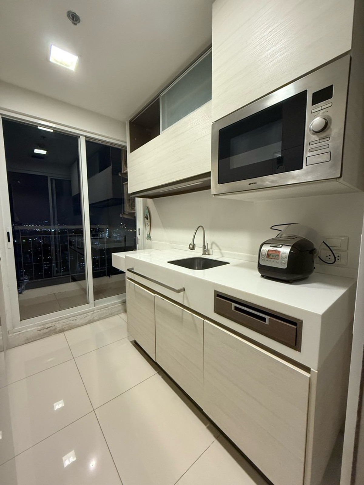 ให้เช่าคอนโดท่าพระ ตลาดพลู วุฒากาศ : 🔥ให้เช่าด่วน 🔥 The room สาทร-ตากสิน เฟอร์นิเจอร์ครบ พร้อมเข้าอยู่ เดินทางสะดวก ใกล้ BTS โพธิ์นิมิตร ❗