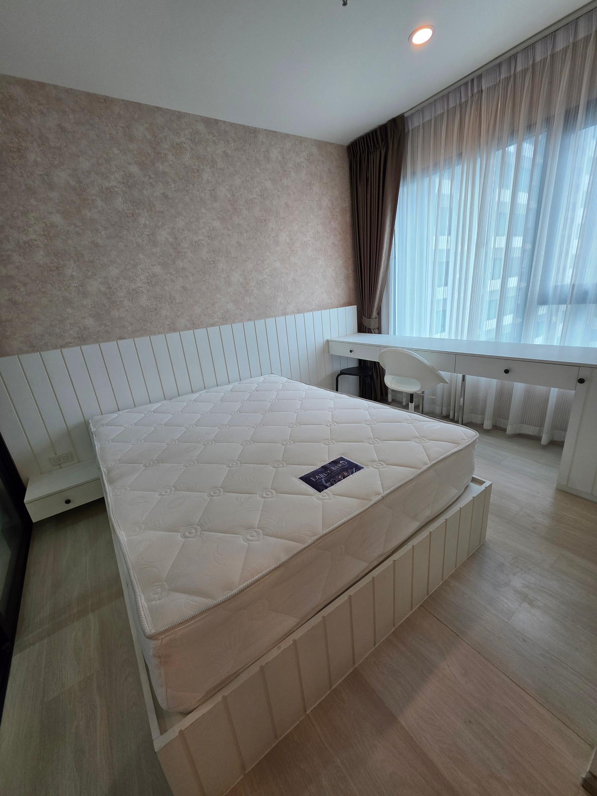 For RentCondoRama9, Petchburi, RCA : 🔥For urgent rent🔥Life Asoke, beautifully decorated, fully furnished, ready to move in Located in the heart of Rama 9, near MRT Phetchaburi.