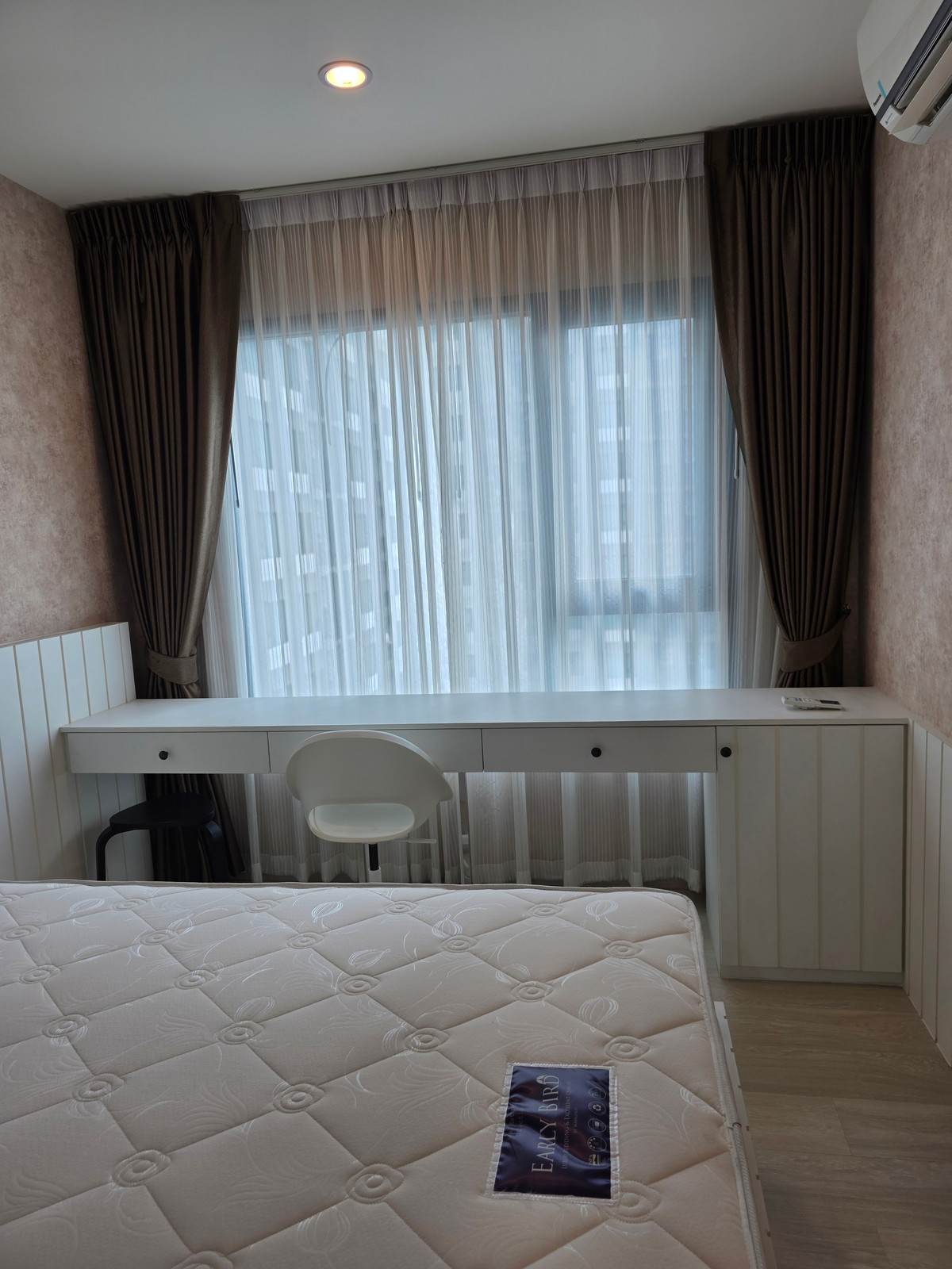 For RentCondoRama9, Petchburi, RCA : 🔥For urgent rent🔥Life Asoke, beautifully decorated, fully furnished, ready to move in Located in the heart of Rama 9, near MRT Phetchaburi.