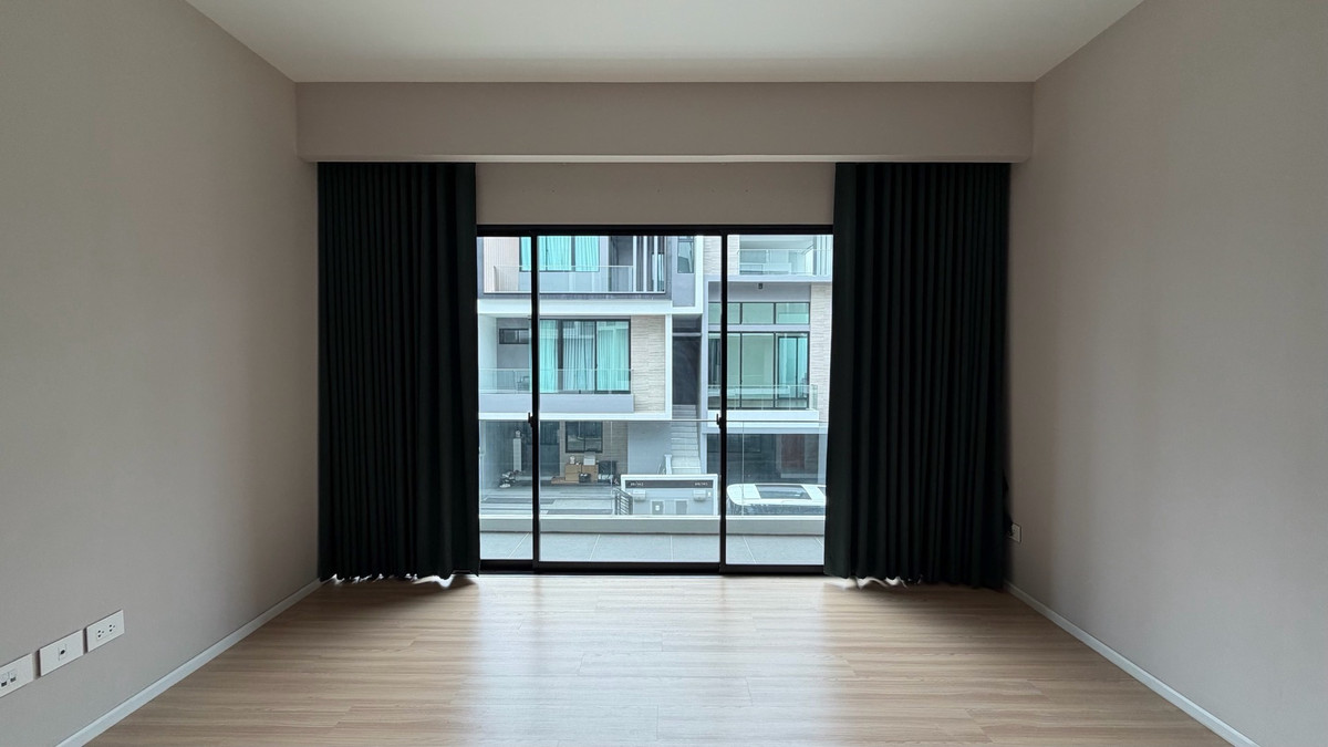 For SaleTownhomePattanakan, Srinakarin : Urgent sale, great price, Navana Define Srinakarin-Rama 9, luxury townhome, 3 floors, large functions, good value, premium location.