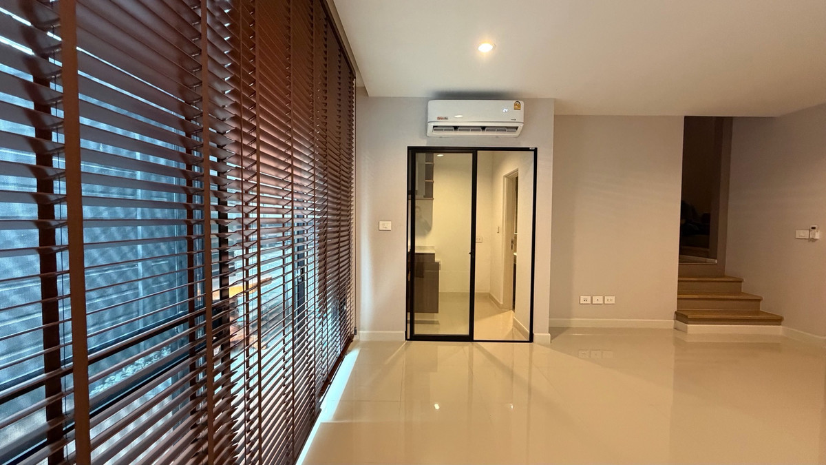 For SaleTownhomePattanakan, Srinakarin : Urgent sale, great price, Navana Define Srinakarin-Rama 9, luxury townhome, 3 floors, large functions, good value, premium location.