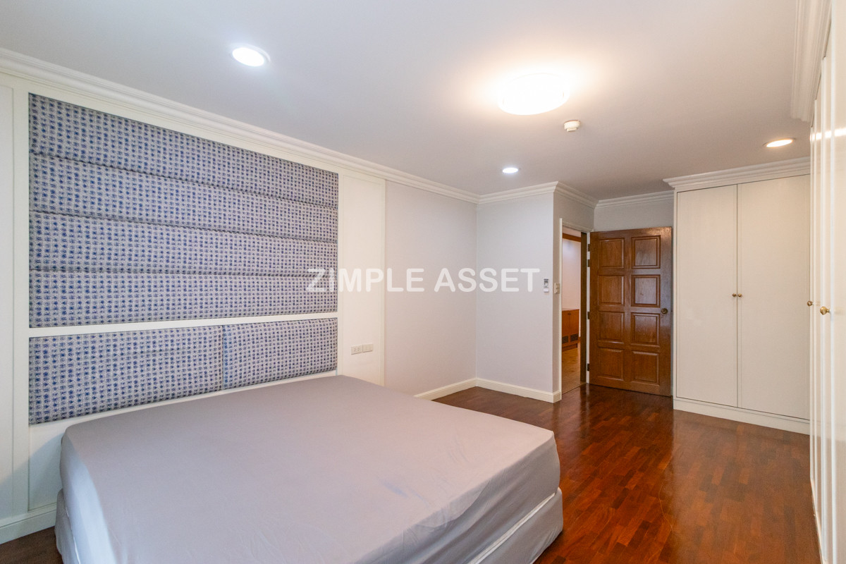 For RentSukhumvit, Asoke, Thonglor : Line ID: @zimple_asset  Residence for Rent in Soi Sawatdi, Sukhumvit. Spacious rooms, fully furnished, prime location.
