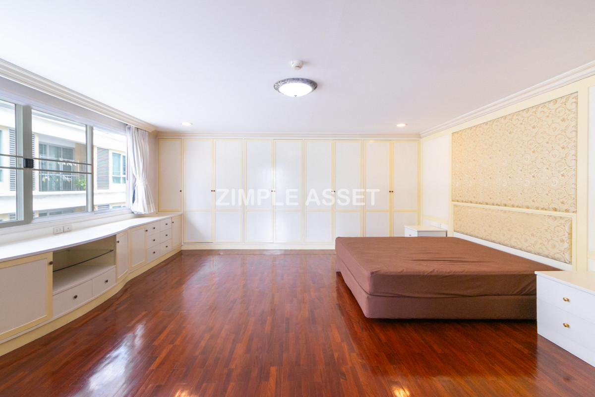 For RentSukhumvit, Asoke, Thonglor : Line ID: @zimple_asset  Residence for Rent in Soi Sawatdi, Sukhumvit. Spacious rooms, fully furnished, prime location.