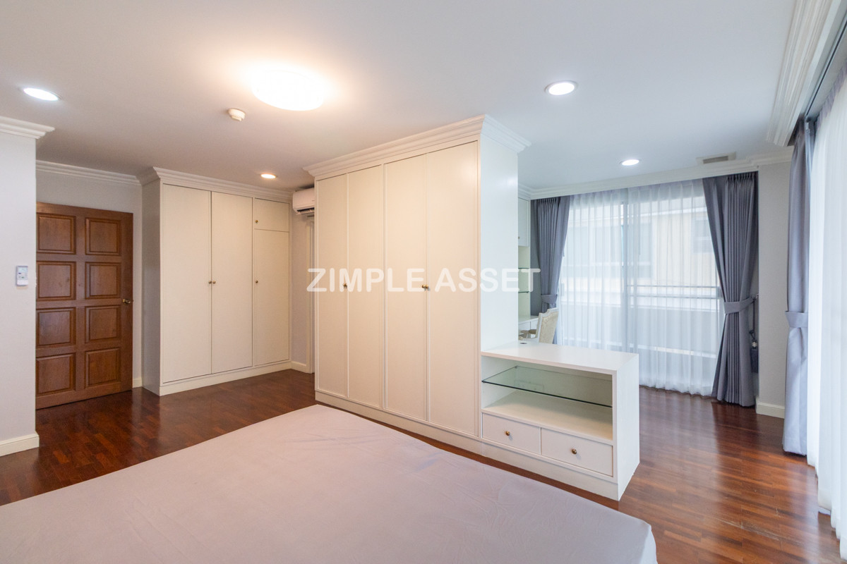 For RentSukhumvit, Asoke, Thonglor : Line ID: @zimple_asset  Residence for Rent in Soi Sawatdi, Sukhumvit. Spacious rooms, fully furnished, prime location.