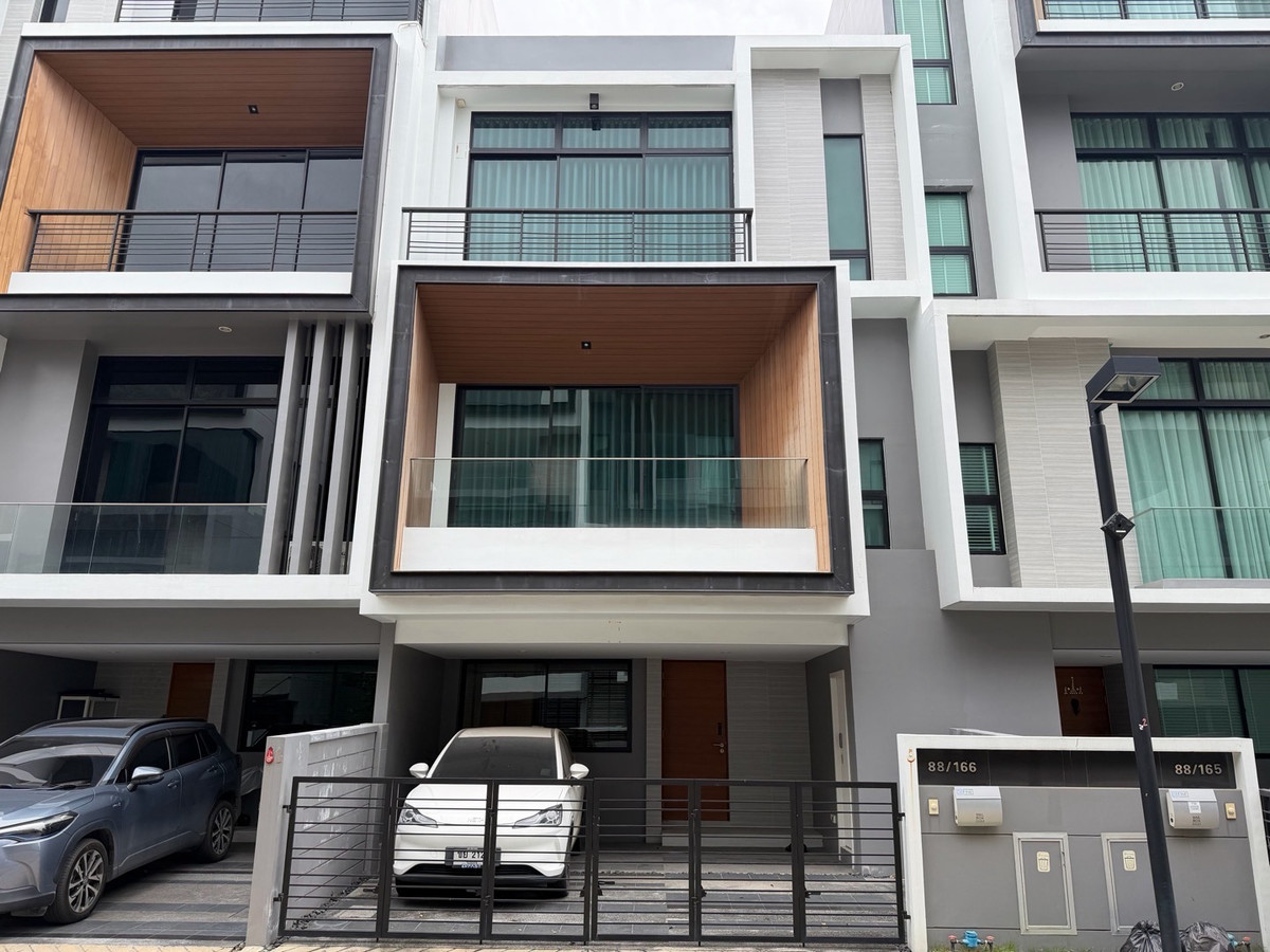 For SaleTownhomePattanakan, Srinakarin : Urgent sale, great price, Navana Define Srinakarin-Rama 9, luxury townhome, 3 floors, large functions, good value, premium location.
