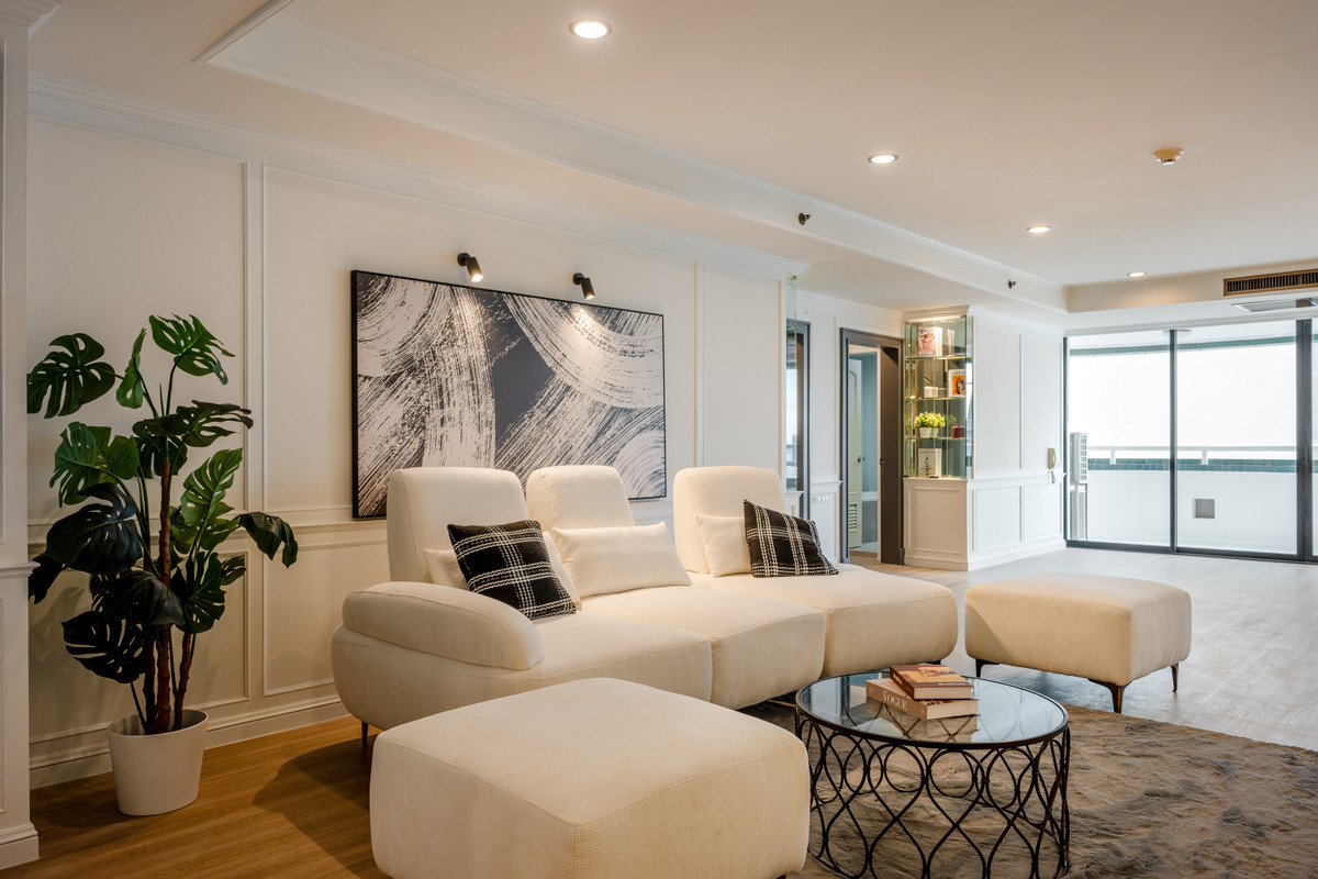 For SaleCondoSukhumvit, Asoke, Thonglor : Rare room, 3 bedrooms, 4 bathrooms, 2 parking spaces (Fixed) “Las Colinas Asoke” fully furnished, near BTS Asoke 081-245-7349