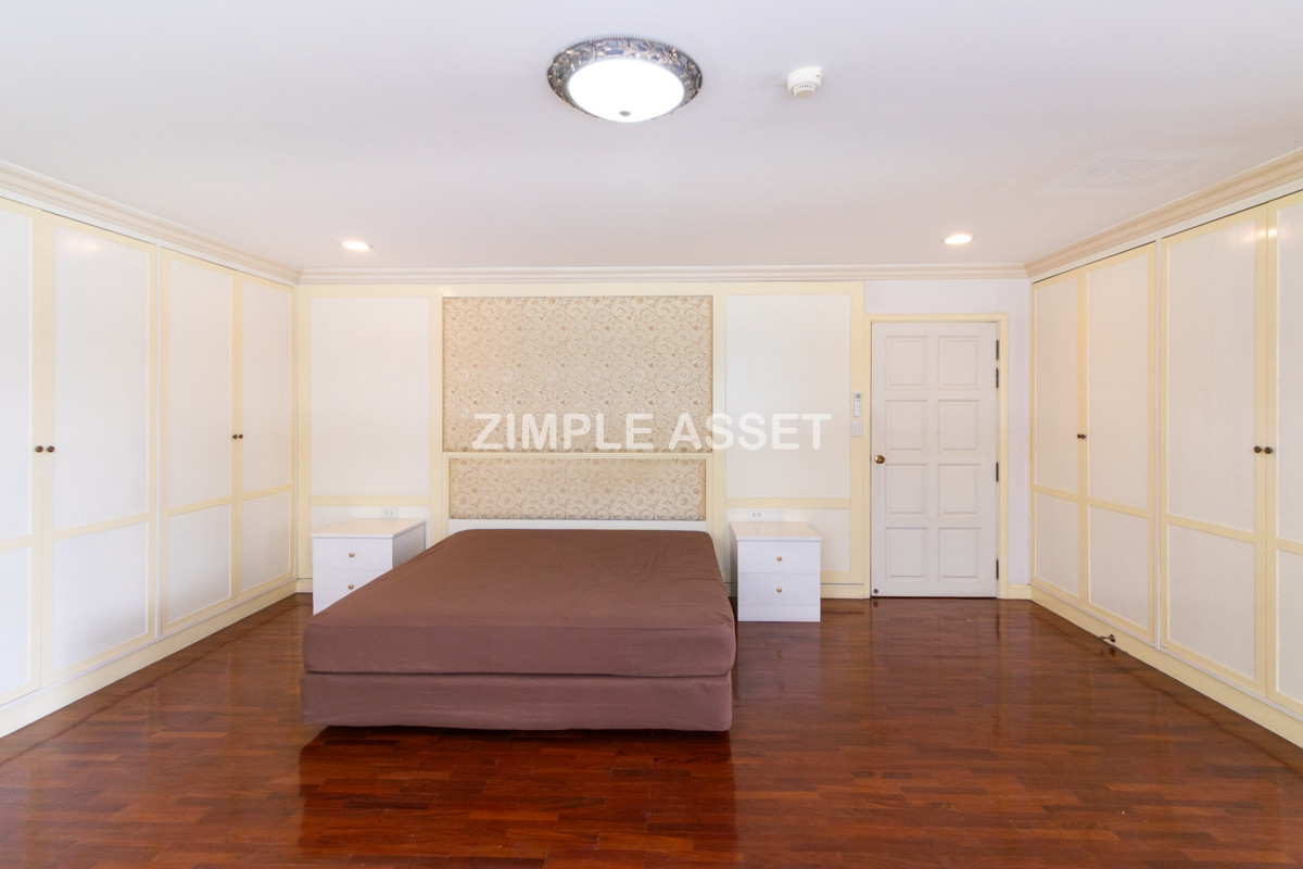 For RentSukhumvit, Asoke, Thonglor : Line ID: @zimple_asset  Residence for Rent in Soi Sawatdi, Sukhumvit. Spacious rooms, fully furnished, prime location.
