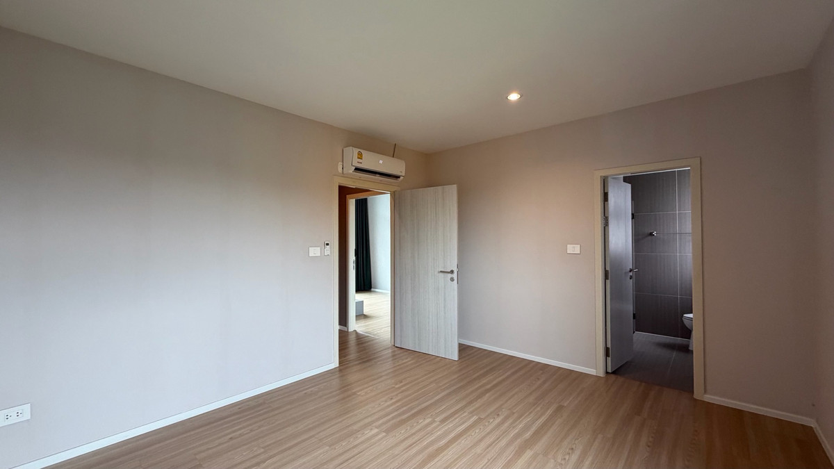 For SaleTownhomePattanakan, Srinakarin : Urgent sale, great price, Navana Define Srinakarin-Rama 9, luxury townhome, 3 floors, large functions, good value, premium location.